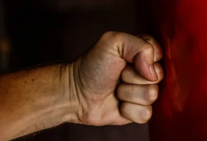 別讓孩子,在家庭暴力的陰影之下成長 別讓孩子,在家庭暴力的陰影之下成長