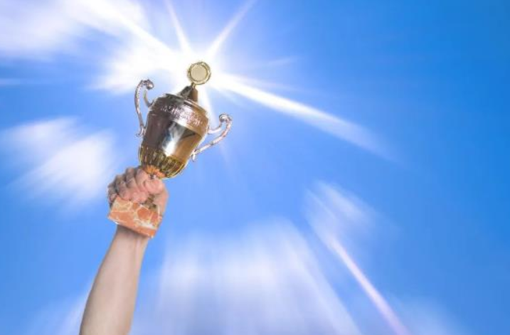 你以為職場中獲得的榮譽(yù)，全是自己努力的結(jié)果嗎？