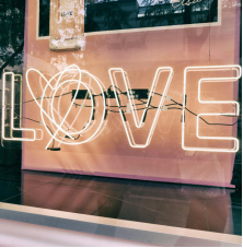 四大戀愛技巧: 為幸福婚姻鋪就道路