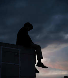 如果人長期處在壓抑的環境中會變得怎樣