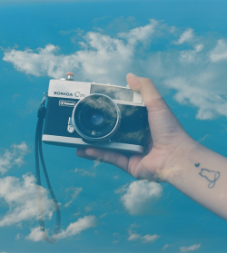 “00后瘋感工牌”:不是整頓職場而是情緒表達