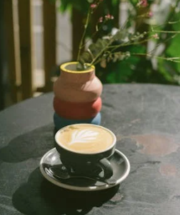 在職場中找到平衡：內(nèi)向與外向的最佳合作模式