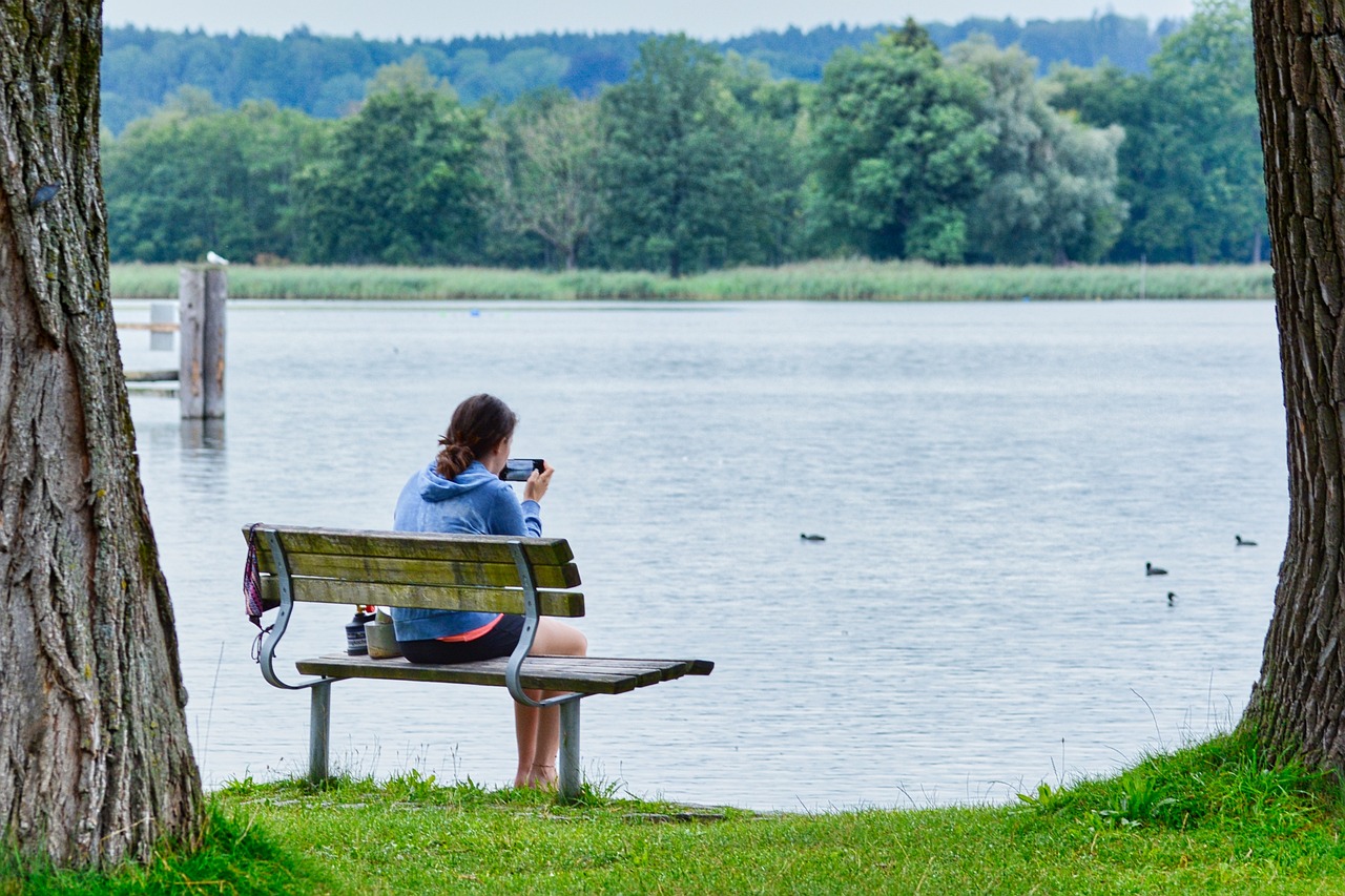 婚姻中的“異性界限”：哪些舉動已越界？多數人尚未察覺